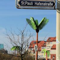 1385 Strassenschild St. Pauli Hafenstrasse in der Sonne. | 